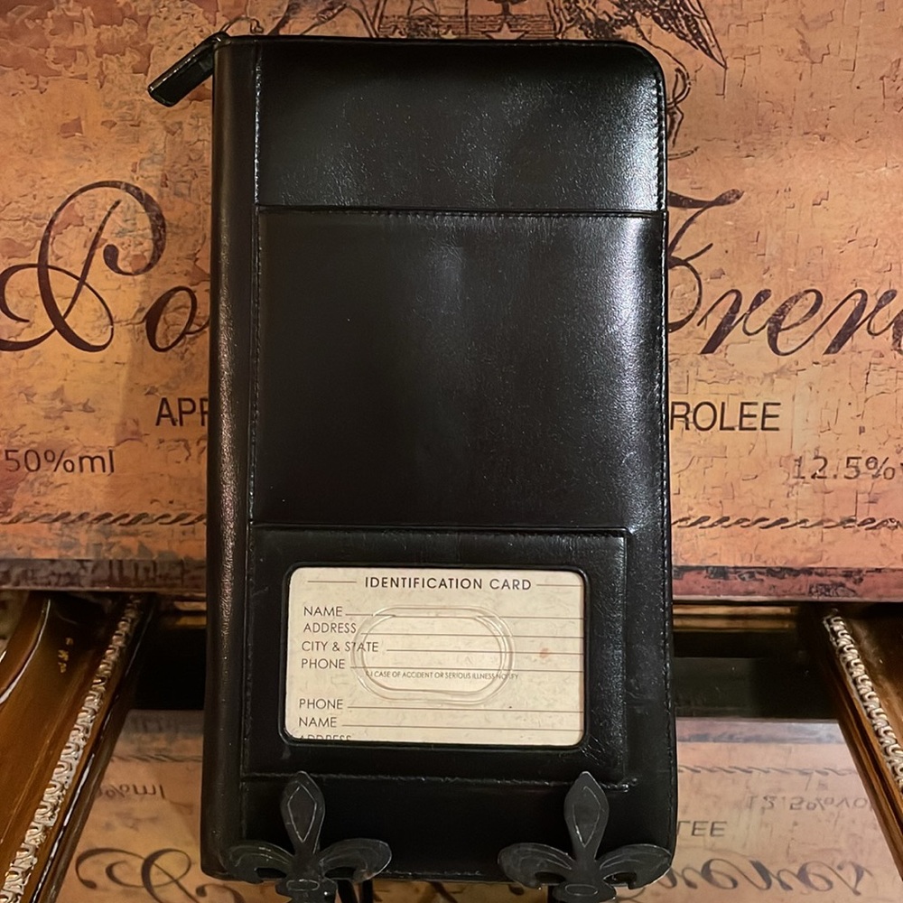 Levenger Fine Leather Zip Around Handy Folio/Travel Wallet Unisex  5x9